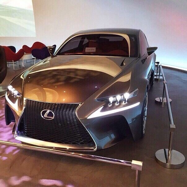 Как тебе этот LEXUS 