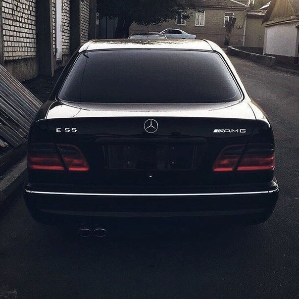Mercedes-Benz E55 AMG