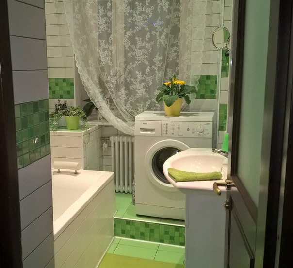 Фото: Внимание! Уютное, комфортное место для жизни!<br> <br>ЦЕНТР Москвы! М. Кропоткинская, Арбатская, Смоленская! <br>До метро 5 минут спокойным шагом по арбатским переулкам. Безопасно - на пути от метро посольства, дежурят полицейские. <br> <br>Получайте удовольствие от проживания в Москве, а не стресс от транспорта до спальных районов! <br>Возможно, Вы мечтаете снять квартиру, но нет средств на оплату услуг агента и депозит Так накопите нужную сумму, живя с комфортом:) <br> <br>Проживание в благоустроенной, чистой квартире, с уютной гостиной, в сложившейся компании жильцов. Все проживают длительно. Это частная квартира.<br> <br>Комнаты просторные, комфортные. Удобные кровати зонированы занавесками, есть свое приватное пространство со светильником и розетками. <br>Вся бытовая техника, чай/кофе/сахар/соль/стиральный порошок - предоставляется. <br>Санузел раздельный, отличное состояние. <br>Кухня полноценная, все необходимое имеется. <br>Регулярная смена постельного белья, регулярная уборка. <br>Для 
