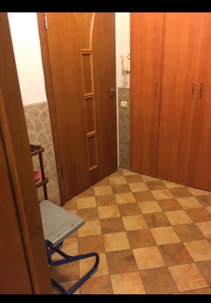 Всем привет,в середине августа освободится комната в очень уютной квартире<br>В квартире все необходимое есть(кровать,стол,шкаф,стиральная машинка,микроволновка,духовка)<br>Хозяин не беспокоит,инфраструктура на уровне,рядом все есть:магазины,торговые центры,аптеки,кафе),а самое главное пять минут до метро Юго-западная<br>Я сама студентка 3го курса,уважаю личное пространство и чистоту,но также могу поддержать,поболтать и хорошо провести время<br>Цена вопроса: 20000+к/у(э/э,вода)+интернет<br>Пишите в вк в любое время суток<br> - фото Фото: Всем привет,в середине августа освободится комната в очень уютной квартире<br>В квартире все необходимое есть(кровать,стол,шкаф,стиральная машинка,микроволновка,духовка)<br>Хозяин не беспокоит,инфраструктура на уровне,рядом все есть:магазины,торговые центры,аптеки,кафе),а самое главное пять минут до метро Юго-западная<br>Я сама студентка 3го курса,уважаю личное пространство и чистоту,но также могу поддержать,поболтать и хорошо провести время<br>Цена вопроса: 20000+к/у(э/э,вода)+интернет<br>Пишите в вк в любое время суток<br>