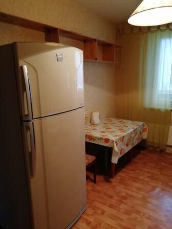 Фото: Сдается комната 24 кв.м. <br>Москва, м. Алтуфьево, Дмитровское шоссе, 165Е. <br>От м. Алтуфьево 12 мин транспортом, хорошее транспортное сообщение, остановка рядом с домом. Рядом две ж/д платформы, крупные торговые центры, поликлиника. <br>В квартире есть всё необходимое для комфортного проживания. <br>Аренда 17000 руб.+к/у по счётчикам. Залог. <br> <br>Без комиссии. Без посредников. Собственник. <br> <br>Подробности – в личку. Буду благодарна за репост.<br>vk.com/id3617424
