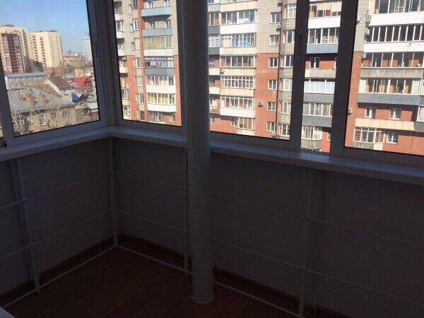 Фото: СРОЧНО я собственник <br>М. Новокосино , 7мин пешком до метро  <br>Подселю мужчину в большую комнату где проживает двое мужчин( работают , не курят). Сдается часть комнаты - Отдельное спальное место, шкаф, полочки и тумбочки всякие. В двух других комнатах проживают по трём парням. <br>Сам район прекрасный..рядом ТЦ все варианты супермаркетов, новый и качественный фитнес Новая Лига и прочее. Квартира 3 комнатная , чистая, Большая и уютная, ремонт сделан 2015 году. все комнаты раздельные, 2 с/у ,в комнате  кровать,комод,шкаф и маленький диван,для проживания все имеется. <br>Всё чисто и аккуратно. Я не агент,собственник! В соседях русские мужчины, учатся или работают!  У нас ребята не только живут но и дружат!<br>На Квартире сухой закон! <br>Мы ищем славянина с гражданством РФ  <br>Цена: 7 500; цена за месяц. Цена указана включая электричество, воду, Интернет, <br>бытовую химию. <br>То есть за всё. <br>Метро новокосино  ул октября 20<br>От метро 7 мин пешком! 79850969464 ( Сергей)  звони или пиши  ватсап/вайбер.