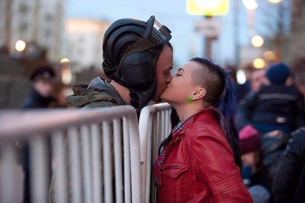 Во время репетиции парада.