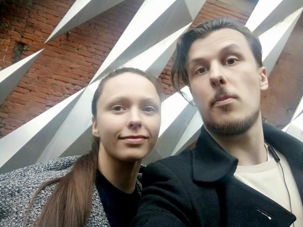 Фото: Молодая пара снимет комнату в любом районе Москвы, в шаговой доступности от метро. <br>Парень – архитектор и дизайнер. Девушка очень любит лошадей и дружеское общение. <br>Порядок поддерживаем, дикой мании чистоты нет) <br>Приветливые и дружелюбные, без вредных привычек  <br> <br>В квартире хотим чистые сан узел и ванную, не бабушкин ремонт. <br>Любой район, но в пешей доступности от метро. <br>Бюджет 15-20к. Въехать можем прямо сейчас. <br> <br>Если есть люди похожие по духу и ценностям, которые тоже ищут жильё – можем найти квартиру вместе. <br>