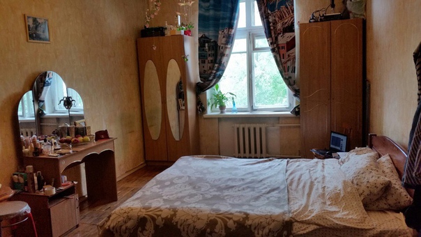 Фото: Сдаётся комната в 15 м ходьбы от м Ботанический Сад, в трёхкомнатной коммунальной квартире без хозяев, семейной паре.<br>В двух других комнатах проживают  семейные пары без детей.<br>16 000 р + свет и вода по счётчикам.<br>Депозит в сумме за 1 месяц делится.<br>Без агентских.<br> Седова