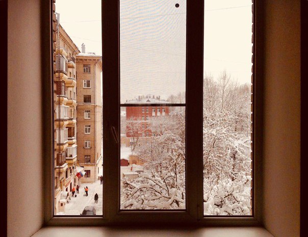 Ребята, привет! Меня зовут Женя, 23 года. И я ищу классного соседа в двухкомнатную квартару. А может быть и соседку <br><br>Тому кто репостнет обещаю чашечку кофе. В моей любимой кофейне, но при личной встрече :)<br><br>Адрес ул.Маршала Василевского д3. 7 минут пешком от станции метро Щукинская.<br><br>Цена кусачая, говорю сразу. В месяц 25т.р. Попробую объяснить почему.<br><br>В квартире свежий ремонт и новая кухня. Много света и пространства, окна выходят во двор. Потолки 3м. Через дорогу парк, в нём можно бегать, да.<br><br>Сама комната достаточно большая - 21м^2. С бомбическим стенным шкафом-купе и зеркалами. Ну, а главное, в качестве соседа вам достанется Женя. <br><br>Про Женю.<br>Закончил Физтех, рвется в анализ данных и продуктовую разработку. Жил в общаге. Жил с мамой. Жил с девушкой. Опыт имеет. Чужое пространство уважает <br>Женя любит: йогу, ритм, настолки, статистику и чистоту. И готовить<br>Женя не любит: грязнуль и посторонние звуки, особенно когда засыпает.<br><br>По любым вопросам пишете смело.<br>vk: - фото Фото: Ребята, привет! Меня зовут Женя, 23 года. И я ищу классного соседа в двухкомнатную квартару. А может быть и соседку <br><br>Тому кто репостнет обещаю чашечку кофе. В моей любимой кофейне, но при личной встрече :)<br><br>Адрес ул.Маршала Василевского д3. 7 минут пешком от станции метро Щукинская.<br><br>Цена кусачая, говорю сразу. В месяц 25т.р. Попробую объяснить почему.<br><br>В квартире свежий ремонт и новая кухня. Много света и пространства, окна выходят во двор. Потолки 3м. Через дорогу парк, в нём можно бегать, да.<br><br>Сама комната достаточно большая - 21м^2. С бомбическим стенным шкафом-купе и зеркалами. Ну, а главное, в качестве соседа вам достанется Женя. <br><br>Про Женю.<br>Закончил Физтех, рвется в анализ данных и продуктовую разработку. Жил в общаге. Жил с мамой. Жил с девушкой. Опыт имеет. Чужое пространство уважает <br>Женя любит: йогу, ритм, настолки, статистику и чистоту. И готовить<br>Женя не любит: грязнуль и посторонние звуки, особенно когда засыпает.<br><br>По любым вопросам пишете смело.<br>vk: