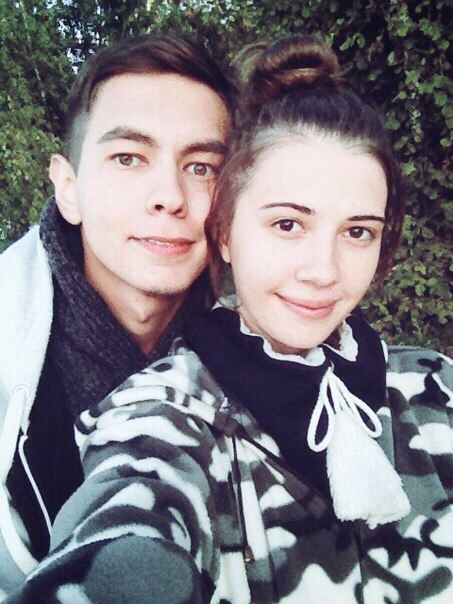 Всем привет, дамы и господа! <br>Однажды мы с моей девушкой уже искали здесь чудо в очень сжатые сроки и на удивление нашли! На сей раз мы располагаем гораздо большим временем, поэтому ищем жилье До 30 января Разумеется не просто так, а в связи со сменой места работы :D<br><br>О жилье: <br>Нужна изолированная комната, желательно не более 10 минут пешком от метро. Ищем либо на станциях кольцевой, либо на отмеченных станциях<br>Бюджет До 22т.р. <br>Желательно Без депозитов (либо возможность разбить на 2-3 месяца). <br> <br>О себе: <br>Люди мы адекватные, культурные, понимающие и очень ценящие личное пространство. Дом для нас - это место тишины и спокойствия, где мы можем отдохнуть после очередного рабочего дня. Мы не лезем в чужую жизнь, но и при этом можем компанейски поговорить о высоком, разном и интересном. Словом, мы открыты всему новому и с пониманием относимся к каждому (в разумных пределах) <br> <br>О быте: <br>Чистота, порядок, отсутствие пьянок/гулянок/непонятных гостей и прочего дискомфорта - гарантированы. <br> <br>Если вы дочитали до этой строки и у вас есть свободное жилье - смело пишите в ЛС, либо WhatsApp 89871489953 <br> <br>P.S.: огромнейшая просьба не тратить наше/ваше время посредникам, агентам, риэлторам и прочим сомнительным персонажам<br> - фото Фото: Всем привет, дамы и господа! <br>Однажды мы с моей девушкой уже искали здесь чудо в очень сжатые сроки и на удивление нашли! На сей раз мы располагаем гораздо большим временем, поэтому ищем жилье До 30 января Разумеется не просто так, а в связи со сменой места работы :D<br><br>О жилье: <br>Нужна изолированная комната, желательно не более 10 минут пешком от метро. Ищем либо на станциях кольцевой, либо на отмеченных станциях<br>Бюджет До 22т.р. <br>Желательно Без депозитов (либо возможность разбить на 2-3 месяца). <br> <br>О себе: <br>Люди мы адекватные, культурные, понимающие и очень ценящие личное пространство. Дом для нас - это место тишины и спокойствия, где мы можем отдохнуть после очередного рабочего дня. Мы не лезем в чужую жизнь, но и при этом можем компанейски поговорить о высоком, разном и интересном. Словом, мы открыты всему новому и с пониманием относимся к каждому (в разумных пределах) <br> <br>О быте: <br>Чистота, порядок, отсутствие пьянок/гулянок/непонятных гостей и прочего дискомфорта - гарантированы. <br> <br>Если вы дочитали до этой строки и у вас есть свободное жилье - смело пишите в ЛС, либо WhatsApp 89871489953 <br> <br>P.S.: огромнейшая просьба не тратить наше/ваше время посредникам, агентам, риэлторам и прочим сомнительным персонажам<br>
