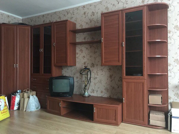 Срочно! Сдаётся большая комната в 3х комн. квартире. От метро Мякинино 15 мин. пешком или 15 мин. на маршрутке до метро Тушинская. В комнате большой диван, много шкафов, кресло-кровать, телевизор. В квартире 2 санузла. Вся мебель и техника для жизни. Рядом магазины, аптеки. Комната готова к заселению! Для одного 16 т.р. + ком.платежи (600-700 руб/мес). Для двоих - 20 т.р. Депозит. +79645210454 Татьяна. Или пишите в личку.<br><br>vk.com/id68899976 - фото Фото: Срочно! Сдаётся большая комната в 3х комн. квартире. От метро Мякинино 15 мин. пешком или 15 мин. на маршрутке до метро Тушинская. В комнате большой диван, много шкафов, кресло-кровать, телевизор. В квартире 2 санузла. Вся мебель и техника для жизни. Рядом магазины, аптеки. Комната готова к заселению! Для одного 16 т.р. + ком.платежи (600-700 руб/мес). Для двоих - 20 т.р. Депозит. +79645210454 Татьяна. Или пишите в личку.<br><br>vk.com/id68899976