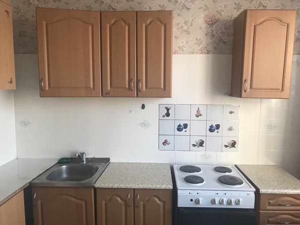Фото: Сдаётся комната в 3-х комнатной квартире. Без посредников. Ремонт закончили на днях. В квартире есть 3 отдельных холодильника, стиральная машина автомат, микроволновая печь. <br><br>10 минут пешком от метро Борисово, 1 остановка от метро Марьино, недалеко также есть метро Алма-Атинская. <br><br>Адрес: Братеевская 21. 7 этаж. <br><br>Стоимость аренды 17.000 (ЖКХ уже включено в стоимость).<br> Ролинский