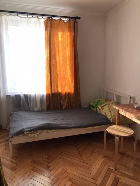 Фото: Всем привет!)<br>Ищем девушку (21-27 лет, платежеспособную, чистоплотную) в отдельную комнату в нашу светлую и уютную двухкомнатную квартиру в 5-7 минутах ходьбы от м. Багратионовская на длительный срок.<br>В соседней комнате две девушки, мы обе работаем, живем дружно.<br>Заезд 20-25 марта. Оплата 20 тыс.руб. в месяц + к/у (700-800 руб. с интернетом) и депозит (20 тыс.руб.).<br>Посмотреть квартиру можно или в будни после 9 часов или в выходные.<br>По всем вопросам пишите нам <br>vk.com/id71507113<br>vk.com/valentina_upirova