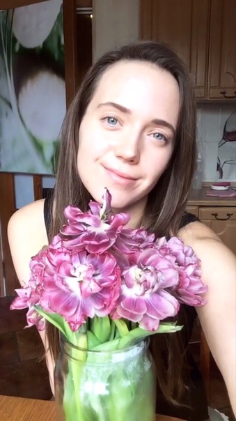 Всем привет)<br><br>Подыскиваю новое приятное место и компанию для жизни.<br><br>Обо мне:<br><br>Москвичка, высшее образование менеджмент в ГУУ, работаю преподавателем йоги, массажистом и телесным терапевтом. Учусь на психотерапевта. Часто путешествую. Люблю чистоту и аскетизм в быту, когда каждая вещь на своём месте. Встаю между 5 и 7 утра, и ложусь между 21 и 23 часами.<br><br>Рассматриваю:<br>светлое просторное жильё внутри ТТК с аккуратным ремонтом. Там есть: стиральная машина, мало мебели, в пешей доступности лес или парк, один сосед любого пола, до 40 лет.<br><br>Не рассматриваю:<br>безработных соседей, курящих.<br><br>Помимо денег за аренду вы получаете:<br>тишину и чистоту в квартире (оплачиваю горничную), атмосферу уюта и состояние покоя.<br>Цена до 30 т.. по согласованию.<br>Срок аренды сначала на три месяца: (февраль, март, апрель).<br><br>Если вам откликается мой запрос, <br>напишите мне пожалуйста на востап 8-926-69-22-900.<br><br>Хорошего дня. <br><br> - фото Фото: Всем привет)<br><br>Подыскиваю новое приятное место и компанию для жизни.<br><br>Обо мне:<br><br>Москвичка, высшее образование менеджмент в ГУУ, работаю преподавателем йоги, массажистом и телесным терапевтом. Учусь на психотерапевта. Часто путешествую. Люблю чистоту и аскетизм в быту, когда каждая вещь на своём месте. Встаю между 5 и 7 утра, и ложусь между 21 и 23 часами.<br><br>Рассматриваю:<br>светлое просторное жильё внутри ТТК с аккуратным ремонтом. Там есть: стиральная машина, мало мебели, в пешей доступности лес или парк, один сосед любого пола, до 40 лет.<br><br>Не рассматриваю:<br>безработных соседей, курящих.<br><br>Помимо денег за аренду вы получаете:<br>тишину и чистоту в квартире (оплачиваю горничную), атмосферу уюта и состояние покоя.<br>Цена до 30 т.. по согласованию.<br>Срок аренды сначала на три месяца: (февраль, март, апрель).<br><br>Если вам откликается мой запрос, <br>напишите мне пожалуйста на востап 8-926-69-22-900.<br><br>Хорошего дня. <br><br>
