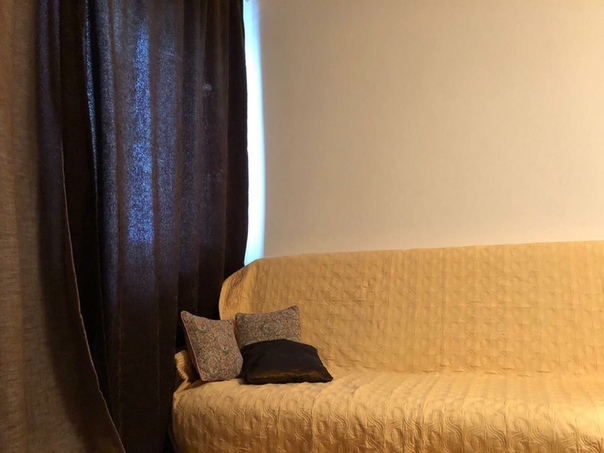 Полкомнаты для 1 девушки за 12.500р у м. Ясенево<br>Заезд возможен с сегодняшнего дня.12.500р/мес, залог разбивается.<br>В комнате живет 1 интеллигентная девушка.<br>М. Ясенево - 7 минут пешком, м. Новоясеневская - 15 минут пешком. <br>Евроремонт в светлых тонах, очень чисто и уютно.<br>Есть вся необходимая бытовая техника, джакузи, Wi-fi, окна пластиковые.<br>Мебель в комнате: шкаф, диван, тумба, стул (можем увезти/привезти другое).<br>В других комнатах проживают замечательные девушка и парень.<br>По всем вопросам в любое время пишите/звоните +7(906)755-28-27.<br><br> Абрамова - фото Фото: Полкомнаты для 1 девушки за 12.500р у м. Ясенево<br>Заезд возможен с сегодняшнего дня.12.500р/мес, залог разбивается.<br>В комнате живет 1 интеллигентная девушка.<br>М. Ясенево - 7 минут пешком, м. Новоясеневская - 15 минут пешком. <br>Евроремонт в светлых тонах, очень чисто и уютно.<br>Есть вся необходимая бытовая техника, джакузи, Wi-fi, окна пластиковые.<br>Мебель в комнате: шкаф, диван, тумба, стул (можем увезти/привезти другое).<br>В других комнатах проживают замечательные девушка и парень.<br>По всем вопросам в любое время пишите/звоните +7(906)755-28-27.<br><br> Абрамова
