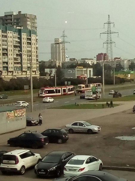 Новые трамваи в Питере сходят с рельс
