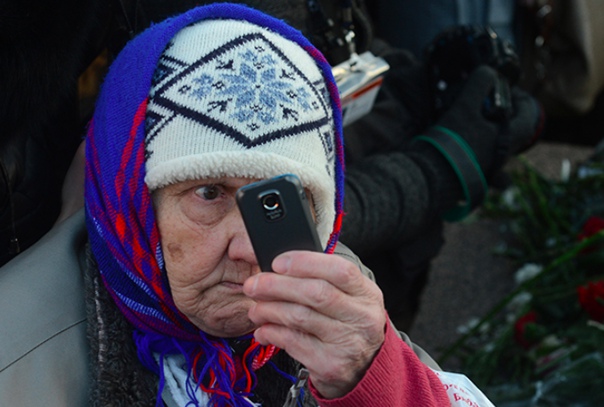 В марте очередной срок получил мошенник, который, уже находясь в колонии, разводил на деньги жителей Барнаула. И такие случаи не редкость. Рассказываем о том, как устроен бизнес, который сами сидельцы называют «але-мале»