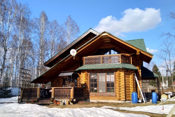 Продаю двухэтажный дом площадью 145,4 м.кв. На участке 8,4 сот.<br><br>Дом с просторной кухней-гостиной. Из кухни есть выход на солнечную открытую террасу (18метров). В доме 5 спален: 4 спальни расположены на 2ом этаже, 5ая спальня находится на первом и в данный момент оборудована под кабинет. Также на первом этаже располагается гардеробная площадью в 7,4 метра. Участок разработан: посадки, грядки с клубникой, есть парник и беседка, большой навес на несколько машин. Участок огорожен. При продаже дома из мебели остается кухня+вся встроенная в нее техника. Центральное водоснабжение, спутниковое ТВ, оптоволоконный интернет. <br>Дом расположен в поселке Песочный,- это городская пропискаи хорошая экология: проживание в Петербурге в отличных природных условиях. Вдоль главной улицы расположены продовольственные и промтоварные магазины, есть отделения банков, дом творчества и культуры. <br>От дома до автобусной остановки 5-7 минут. Здесь вся инфраструктура: и сад, и школа, и больница. Рядом 2 озера, парк. Отличное место для проживания с детьми. <br>Звоните или пишите в Whats App! <br>89112989347, Ольга<br>УМЕСТЕН ТОРГ!<br>Поделитесь с друзьями, может именно кому-то из них интересно это предложение! - фото Фото: Продаю двухэтажный дом площадью 145,4 м.кв. На участке 8,4 сот.<br><br>Дом с просторной кухней-гостиной. Из кухни есть выход на солнечную открытую террасу (18метров). В доме 5 спален: 4 спальни расположены на 2ом этаже, 5ая спальня находится на первом и в данный момент оборудована под кабинет. Также на первом этаже располагается гардеробная площадью в 7,4 метра. Участок разработан: посадки, грядки с клубникой, есть парник и беседка, большой навес на несколько машин. Участок огорожен. При продаже дома из мебели остается кухня+вся встроенная в нее техника. Центральное водоснабжение, спутниковое ТВ, оптоволоконный интернет. <br>Дом расположен в поселке Песочный,- это городская пропискаи хорошая экология: проживание в Петербурге в отличных природных условиях. Вдоль главной улицы расположены продовольственные и промтоварные магазины, есть отделения банков, дом творчества и культуры. <br>От дома до автобусной остановки 5-7 минут. Здесь вся инфраструктура: и сад, и школа, и больница. Рядом 2 озера, парк. Отличное место для проживания с детьми. <br>Звоните или пишите в Whats App! <br>89112989347, Ольга<br>УМЕСТЕН ТОРГ!<br>Поделитесь с друзьями, может именно кому-то из них интересно это предложение!
