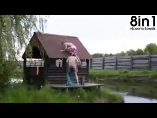 ФЭЙЛ - Два пьяных друга решили прыгнуть в воду с крыши бани / Hilarious Roof Jump Double Fail