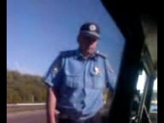 Дед четко осадил гаишников. Те даже не знают что ответить. - Прикольное видео, смешное, ржачное, юмор, смех, прикол, угар