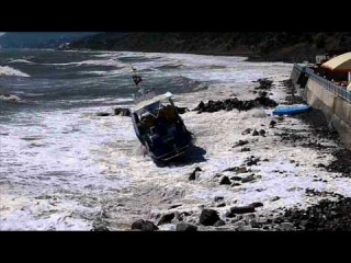 Шторм в Алуште 2011. Крушение катера