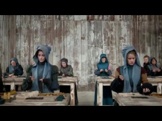 Видео к фильму «Отверженные» (2012): Интервью с Энн Хэтэуэй (русские субтитры)