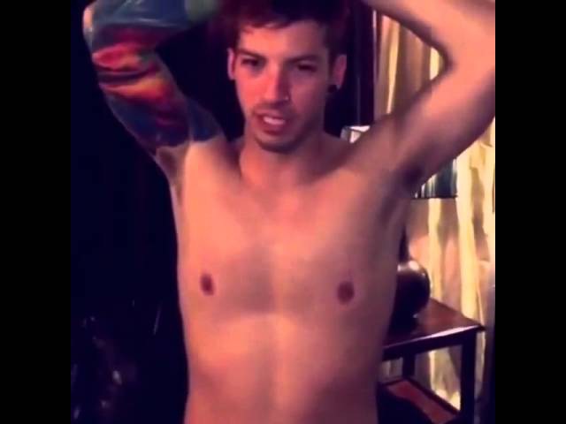 Josh Dun rapping HeavyDirtySoul