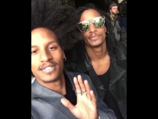 I not hear you Larry 😂 Laurent sexy behind you 😍😍😍💋💋💋