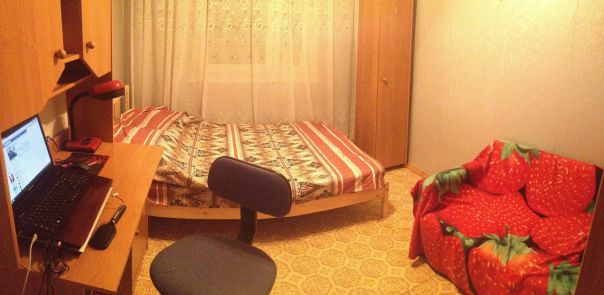 Фото: На длительный срок сдается комната в 3-х квартире парню/девушке до 35, строго славянская внешность. <br>Проживание БЕЗ хозяев. <br>14500 ВСЁ включено (к/у, электроэнергию, интернет, и т.д) <br>Территориально п. Путилково (15 мин на маршрутке до м. Сходненская/Митино). <br>В квартире есть все необходимое для проживания (Wi-Fi, кофемашина, стиральная машинка, СВЧ печь, чайник, тостер и т.д.) <br>Рядом: ТЦ Вэйпарк, Фитнес зал, кинотеатр, бассейн, гипермаркет Магнит и OKey, футбольное поле, каток. <br>Соседи: в одной комнате проживает женатый молодой человек 30 лет постоянно уезжающий в выходные к семье. Во второй комнате - молодой человек, 24 года. <br>Оба чистоплотные, приятные, добрые молодые люди. <br>Так же в квартире проживает кот кастрированный, добрый, не вонючий. <br>Без комиссии, залог 5000 руб, можно разбить на 2 месяца. <br>Обращайтесь в ЛС.