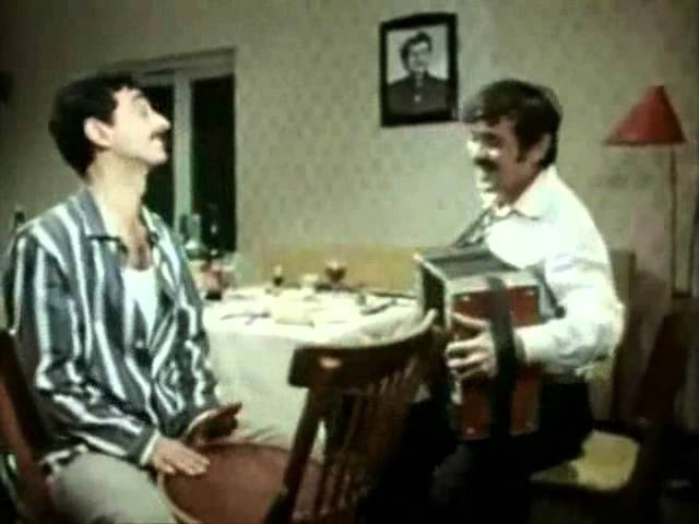 Ad günü filmindən musiqi.
