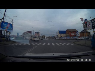 03 10 2016 Маршрутка нарушает ПДД в Омске