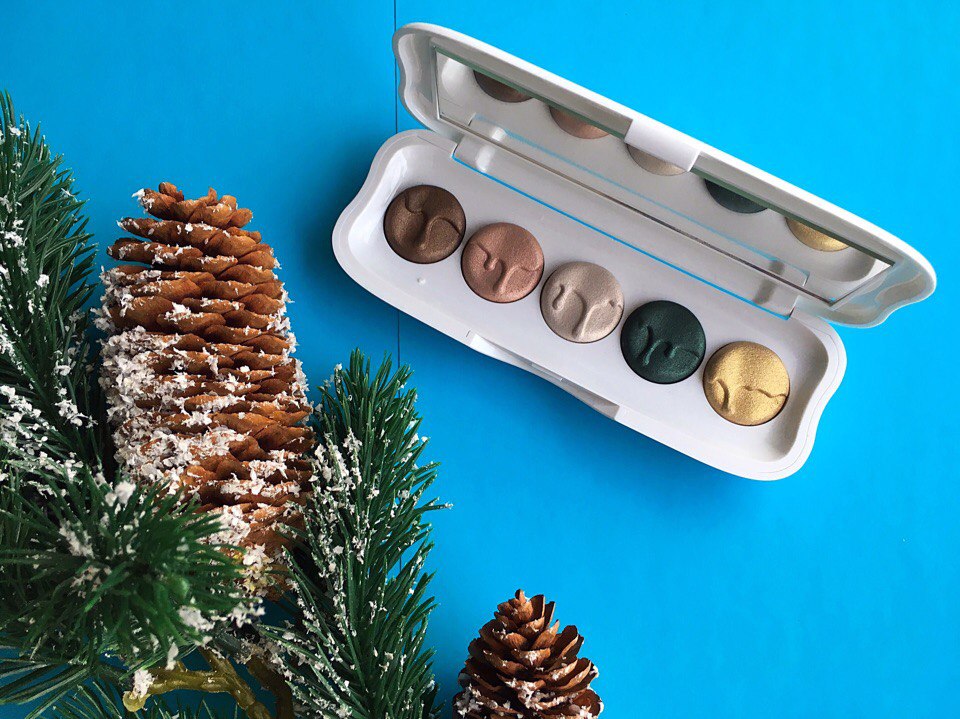 «The little x-mas factory» от essence.