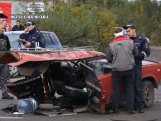 Машину разорвало пополам из-за столкновения. Есть пострадавшие