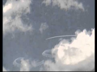 НЛО делает химтрейл над Австралией