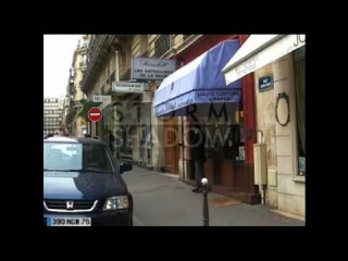 Mary Kate and Ashley Olsen shopping in Paris