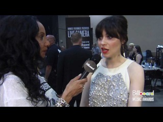 Zooey Deschanel Backstage @ Billboard Music Awards 2012 (20.05.12)