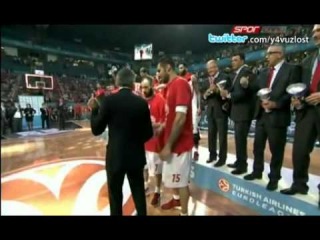 Last seconds of the euroleague final commented by turkish speakers.