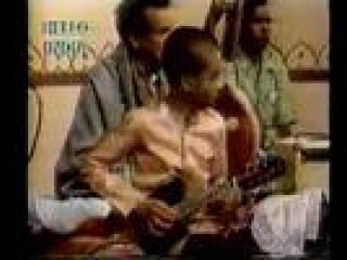Amazing young indian mandolin player U. Shrinivas (or Srinivas) and violin player Kanyakumari