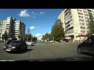 Чуть не въехал в зад. Гос № E083OC 29. Архангельск.