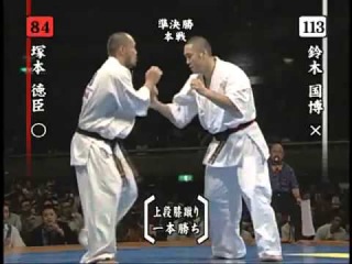 Норичика Цукамото (Norichika Tsukamoto) исполняет шедевральный и сногсшибательный хидза гери.