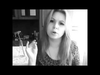 просто классная песня!!! девушка красиво поет!!!