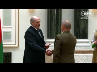 Лукашенко вручил генеральские погоны представителям силовых структур