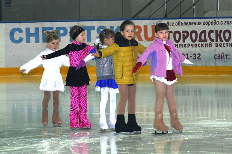 юные фигуристки 
