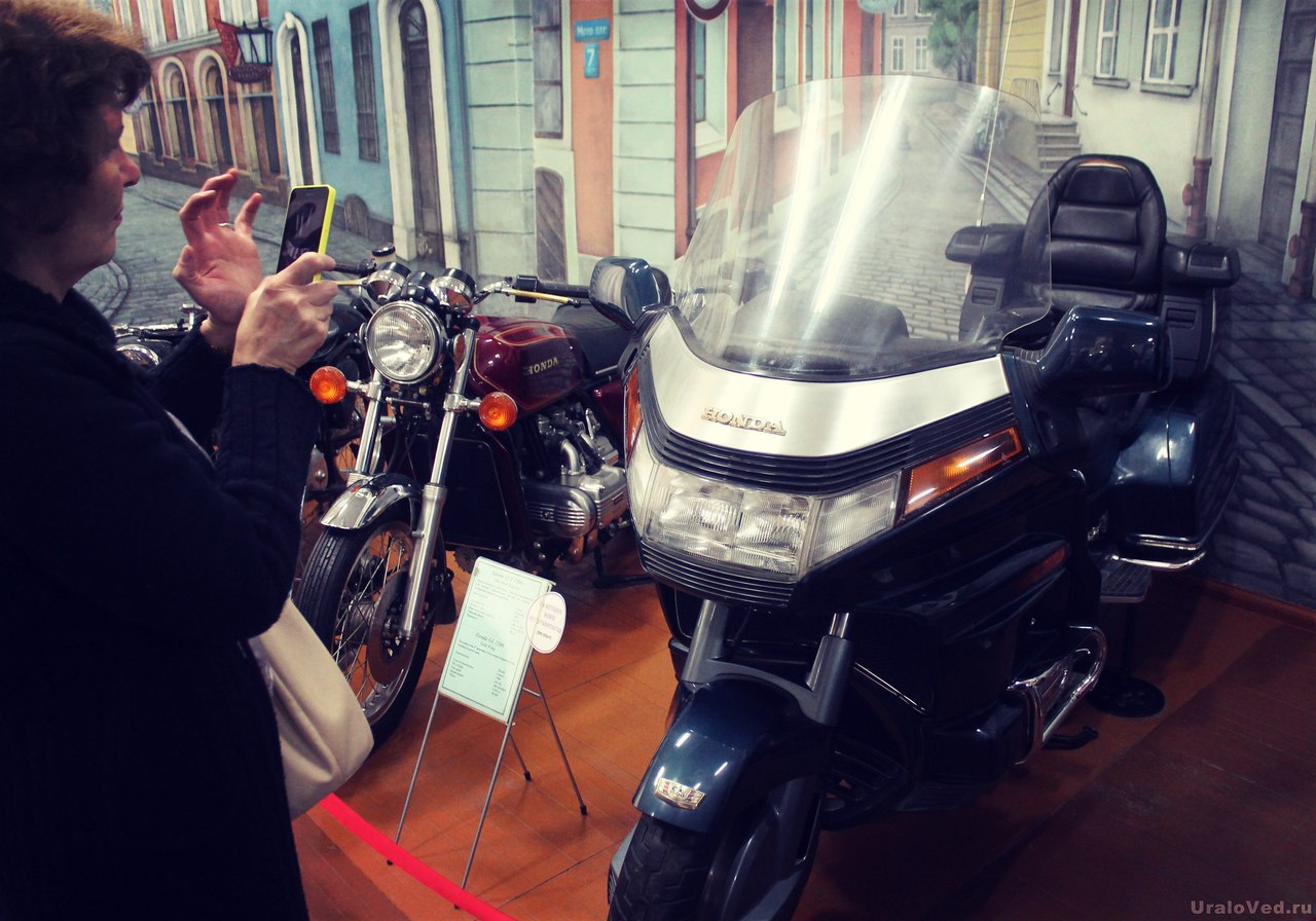 В музее мотоциклов