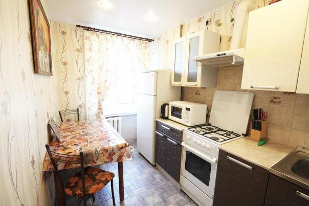 Проспект Ветеранов, 151к1<br><br>Продается уютная однокомнатная квартира в районе с развитой инфраструктурой, напротив дома лесопарк, во дворе школа и детский сад. В квартире выполнен евро-ремонт, установлены стеклопакеты, новая сантехника. Квартира очень теплая и светлая. Дом кирпичный, чистая, ухоженная парадная. Дом ТСЖ. В квартире остается вся мебель и техника, что означает, что Вы можете заехать и жить без дополнительных вложений.<br>Цена 3 200 000 - фото Фото: Проспект Ветеранов, 151к1<br><br>Продается уютная однокомнатная квартира в районе с развитой инфраструктурой, напротив дома лесопарк, во дворе школа и детский сад. В квартире выполнен евро-ремонт, установлены стеклопакеты, новая сантехника. Квартира очень теплая и светлая. Дом кирпичный, чистая, ухоженная парадная. Дом ТСЖ. В квартире остается вся мебель и техника, что означает, что Вы можете заехать и жить без дополнительных вложений.<br>Цена 3 200 000