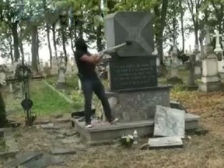 Пророссийские вандалы разбили памятник бойцам УПА в Польше
