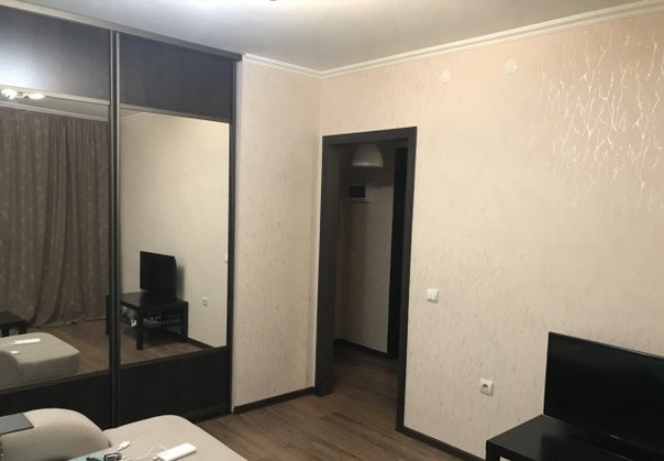 сдам на длительный срок! Квартира с ремонтом. В ванной кафель, на полу ламинат, заменены межкомнатные двери. Установлена немецкая сантехника Grohe, подвесной унитаз. В зале кондиционер. В тамбуре дополнительная железная дверь. Кухня,встроенный шкаф в зале и мебель остаются. Есть балкон. В собственности более пяти лет. <br>рассмотрю платежеспособных квартирантов можно с детьми.Квартира находится п адресу: ул.пермская,126а (центр) ц.12000тр(ку.включены,свет вода по счетчику )тел.89965751895 - фото Фото: сдам на длительный срок! Квартира с ремонтом. В ванной кафель, на полу ламинат, заменены межкомнатные двери. Установлена немецкая сантехника Grohe, подвесной унитаз. В зале кондиционер. В тамбуре дополнительная железная дверь. Кухня,встроенный шкаф в зале и мебель остаются. Есть балкон. В собственности более пяти лет. <br>рассмотрю платежеспособных квартирантов можно с детьми.Квартира находится п адресу: ул.пермская,126а (центр) ц.12000тр(ку.включены,свет вода по счетчику )тел.89965751895
