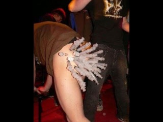 Funny a shot in the buttocks.Прикол укол в ягодицу.