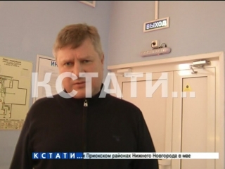 Противопожарный идиотизм - директор батутного парка проводит сварочные работы прямо среди детей.