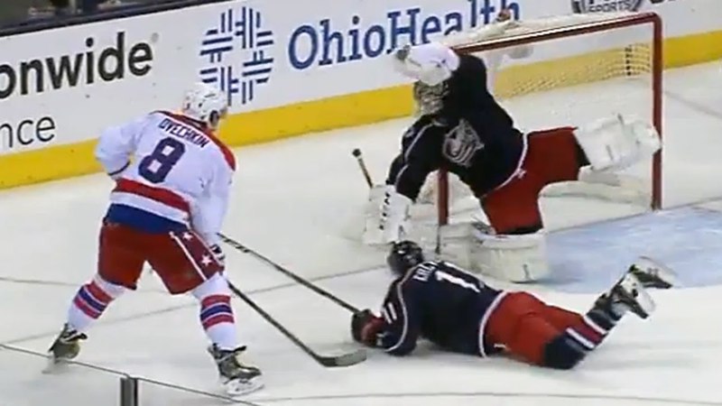 Bobrovsky shows Ovechkin his glove