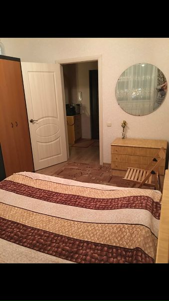Фото: Сдается комната 14м в двушке. Только для одной девушки, на длительный срок, чистоплотной, без животных. Соседка девушка 29 лет. Квартира чистая, светлая, уютная, евроремонт. 15й этаж. Есть холодильник, стиральная машина. <br>Без комиссии и без посредников. <br>Цена 13.500 плюс коммуналка 2000, есть залог 13.500, от метро Выхино 20 мин автобус (район Некрасовка, ул. Льва Яшина). Сдаётся с 10 сентября. Екатерина 8(905) 521 56 55<br> Катерина