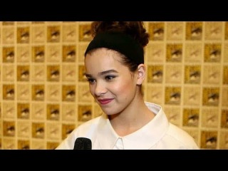 Ender's Game Star Hailee Steinfeld on Working With Harrison Ford | Comic-Con 2013