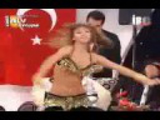 Didem kinali performing on Nebtidi Mnain El Hikaya